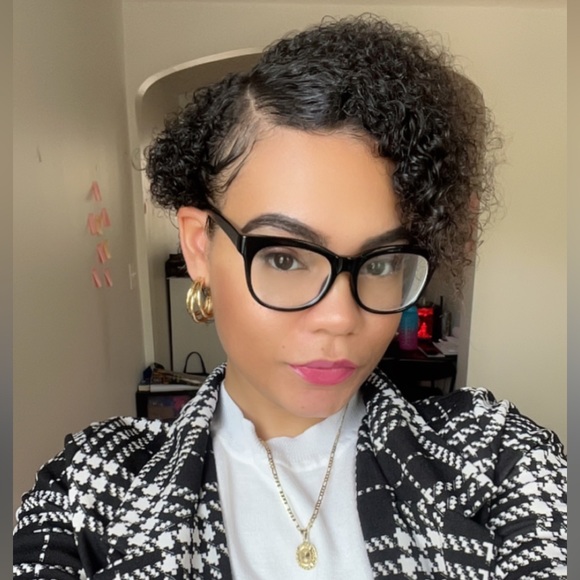 MEET YOUR SELLER 🙋‍♀️ - Picture 3 of 9